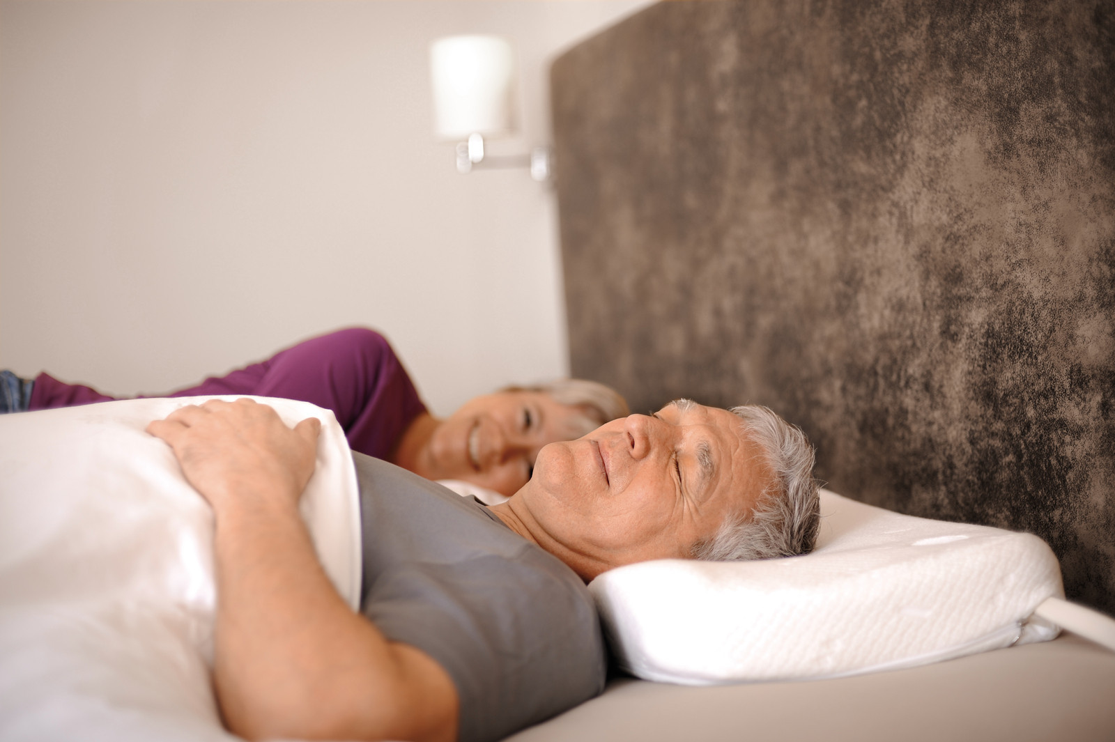 Poduszka ortopedyczna jako sposób na chrapanie